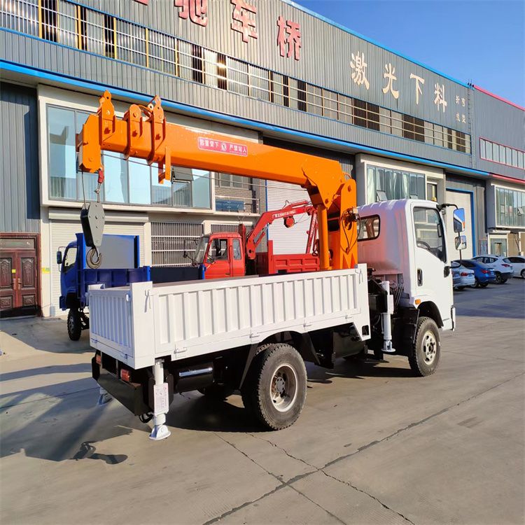 古冶区三轮随车吊定制 农用改装机自备吊中瑞长期出售